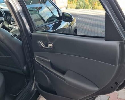 Серый Хендай Kona Electric, объемом двигателя 0 л и пробегом 42 тыс. км за 16200 $, фото 48 на Automoto.ua
