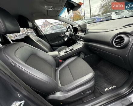 Серый Хендай Kona Electric, объемом двигателя 0 л и пробегом 167 тыс. км за 17700 $, фото 27 на Automoto.ua