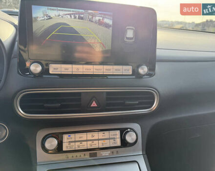 Серый Хендай Kona Electric, объемом двигателя 0 л и пробегом 69 тыс. км за 19300 $, фото 1 на Automoto.ua