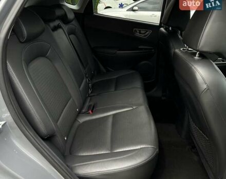 Серый Хендай Kona Electric, объемом двигателя 0 л и пробегом 117 тыс. км за 17990 $, фото 23 на Automoto.ua