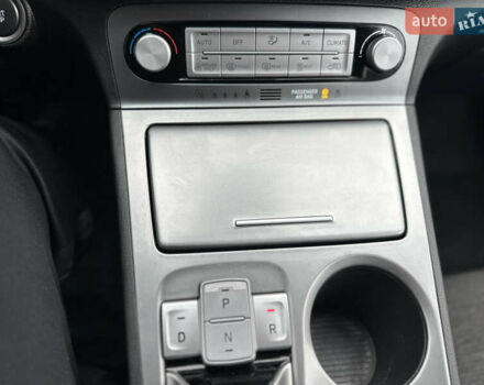 Серый Хендай Kona Electric, объемом двигателя 0 л и пробегом 158 тыс. км за 16300 $, фото 45 на Automoto.ua