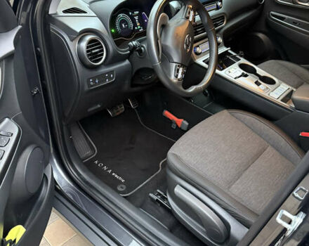 Серый Хендай Kona Electric, объемом двигателя 0 л и пробегом 125 тыс. км за 16900 $, фото 4 на Automoto.ua