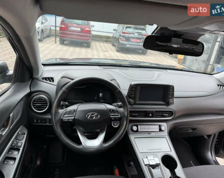 Серый Хендай Kona Electric, объемом двигателя 0 л и пробегом 106 тыс. км за 15999 $, фото 26 на Automoto.ua