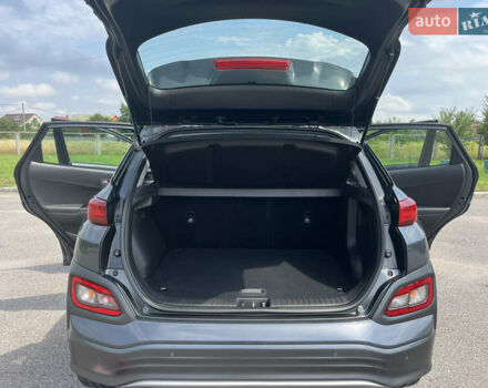 Серый Хендай Kona Electric, объемом двигателя 0 л и пробегом 49 тыс. км за 14900 $, фото 39 на Automoto.ua