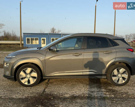 Серый Хендай Kona Electric, объемом двигателя 0 л и пробегом 77 тыс. км за 19700 $, фото 2 на Automoto.ua