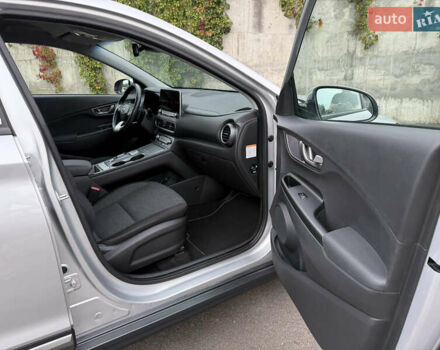 Серый Хендай Kona Electric, объемом двигателя 0 л и пробегом 26 тыс. км за 18850 $, фото 34 на Automoto.ua