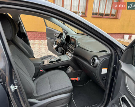 Серый Хендай Kona Electric, объемом двигателя 0 л и пробегом 106 тыс. км за 15999 $, фото 17 на Automoto.ua