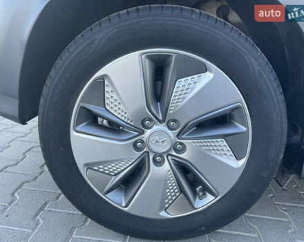 Серый Хендай Kona Electric, объемом двигателя 0 л и пробегом 31 тыс. км за 15450 $, фото 64 на Automoto.ua