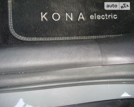 Серый Хендай Kona Electric, объемом двигателя 0 л и пробегом 92 тыс. км за 18300 $, фото 32 на Automoto.ua