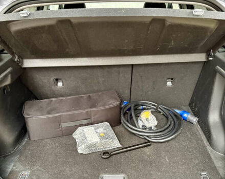 Серый Хендай Kona Electric, объемом двигателя 0 л и пробегом 130 тыс. км за 18500 $, фото 27 на Automoto.ua