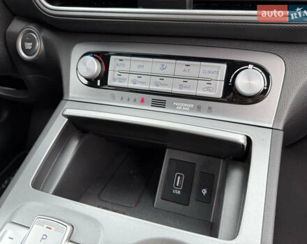 Серый Хендай Kona Electric, объемом двигателя 0 л и пробегом 26 тыс. км за 18850 $, фото 43 на Automoto.ua