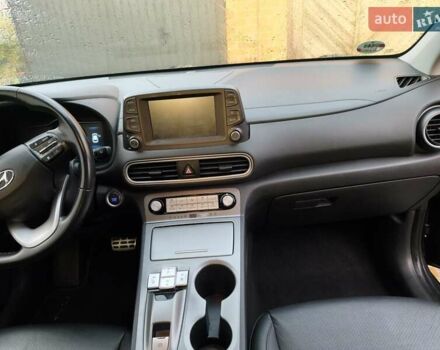 Серый Хендай Kona Electric, объемом двигателя 0 л и пробегом 121 тыс. км за 16000 $, фото 21 на Automoto.ua