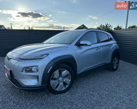Серый Хендай Kona Electric, объемом двигателя 0 л и пробегом 109 тыс. км за 18450 $, фото 3 на Automoto.ua