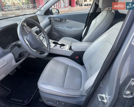 Серый Хендай Kona Electric, объемом двигателя 0 л и пробегом 135 тыс. км за 18999 $, фото 6 на Automoto.ua