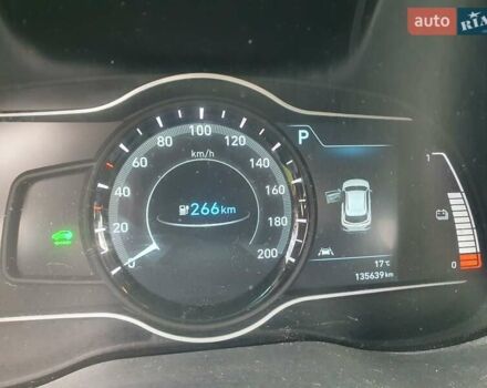 Серый Хендай Kona Electric, объемом двигателя 0 л и пробегом 135 тыс. км за 17100 $, фото 24 на Automoto.ua