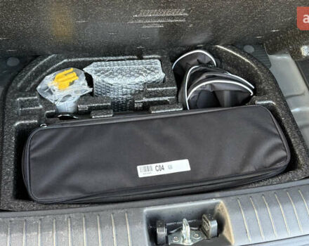 Серый Хендай Kona Electric, объемом двигателя 0 л и пробегом 77 тыс. км за 19700 $, фото 8 на Automoto.ua