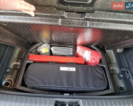 Серый Хендай Kona Electric, объемом двигателя 0 л и пробегом 42 тыс. км за 16200 $, фото 49 на Automoto.ua