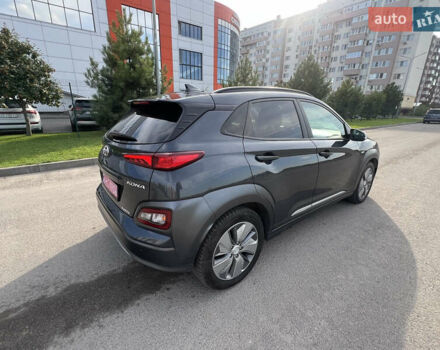 Серый Хендай Kona Electric, объемом двигателя 0 л и пробегом 117 тыс. км за 18900 $, фото 5 на Automoto.ua