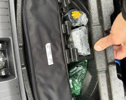 Серый Хендай Kona Electric, объемом двигателя 0 л и пробегом 52 тыс. км за 19000 $, фото 34 на Automoto.ua