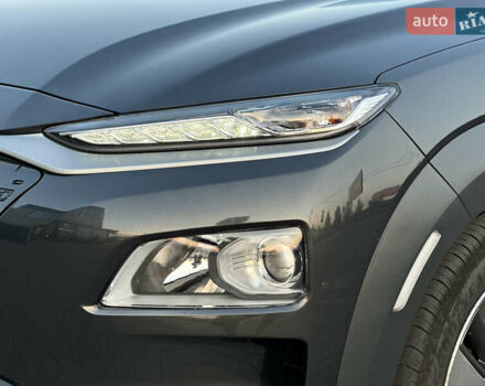 Серый Хендай Kona Electric, объемом двигателя 0 л и пробегом 159 тыс. км за 16900 $, фото 18 на Automoto.ua