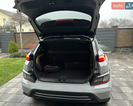 Серый Хендай Kona Electric, объемом двигателя 0 л и пробегом 63 тыс. км за 17900 $, фото 9 на Automoto.ua
