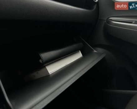 Серый Хендай Kona Electric, объемом двигателя 0 л и пробегом 65 тыс. км за 19900 $, фото 83 на Automoto.ua