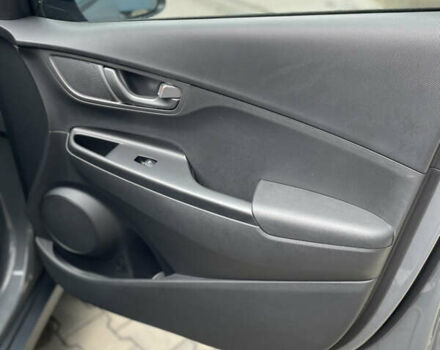 Серый Хендай Kona Electric, объемом двигателя 0 л и пробегом 47 тыс. км за 15950 $, фото 24 на Automoto.ua