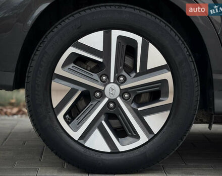 Серый Хендай Kona Electric, объемом двигателя 0 л и пробегом 87 тыс. км за 19552 $, фото 52 на Automoto.ua