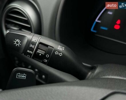 Серый Хендай Kona Electric, объемом двигателя 0 л и пробегом 65 тыс. км за 19900 $, фото 48 на Automoto.ua