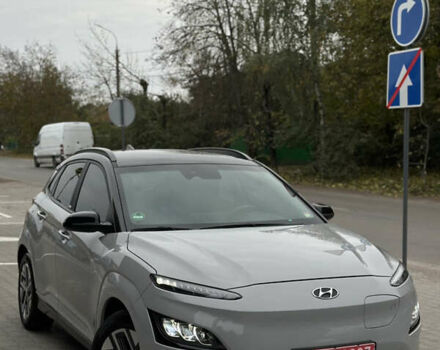Серый Хендай Kona Electric, объемом двигателя 0 л и пробегом 63 тыс. км за 18450 $, фото 9 на Automoto.ua