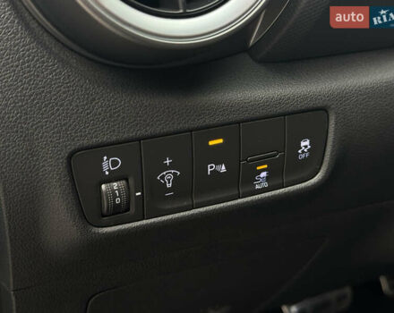 Серый Хендай Kona Electric, объемом двигателя 0 л и пробегом 65 тыс. км за 17999 $, фото 26 на Automoto.ua