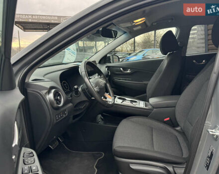 Серый Хендай Kona Electric, объемом двигателя 0 л и пробегом 65 тыс. км за 17999 $, фото 24 на Automoto.ua