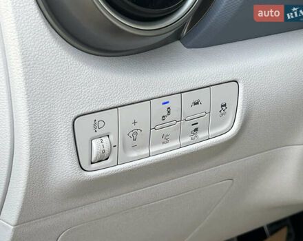 Серый Хендай Kona Electric, объемом двигателя 0 л и пробегом 72 тыс. км за 20154 $, фото 60 на Automoto.ua