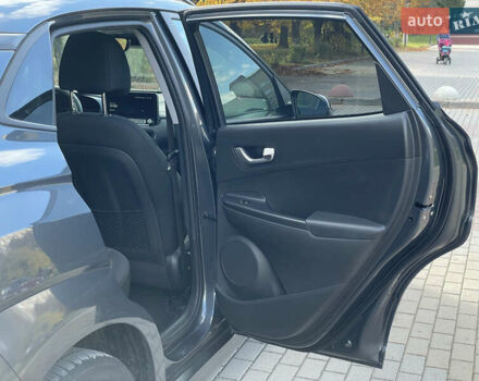 Серый Хендай Kona Electric, объемом двигателя 0 л и пробегом 48 тыс. км за 17390 $, фото 17 на Automoto.ua