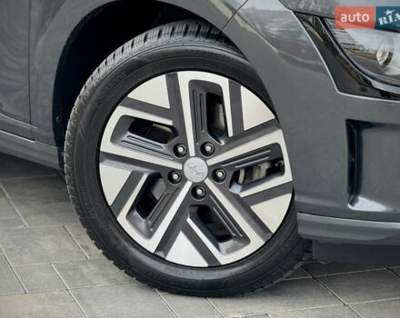 Серый Хендай Kona Electric, объемом двигателя 0 л и пробегом 87 тыс. км за 19552 $, фото 24 на Automoto.ua