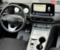 Серый Хендай Kona Electric, объемом двигателя 0 л и пробегом 87 тыс. км за 19552 $, фото 60 на Automoto.ua