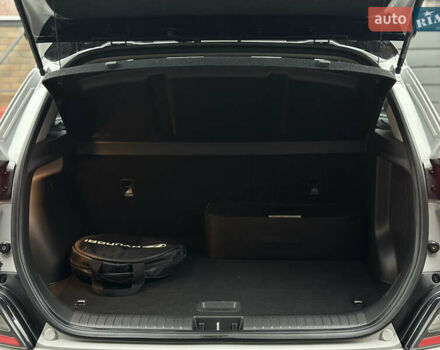 Серый Хендай Kona Electric, объемом двигателя 0 л и пробегом 63 тыс. км за 17900 $, фото 8 на Automoto.ua