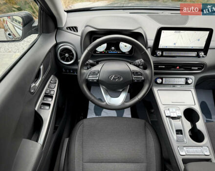 Серый Хендай Kona Electric, объемом двигателя 0 л и пробегом 87 тыс. км за 19552 $, фото 85 на Automoto.ua