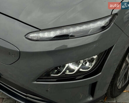 Серый Хендай Kona Electric, объемом двигателя 0 л и пробегом 65 тыс. км за 17999 $, фото 14 на Automoto.ua