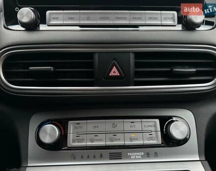 Серый Хендай Kona Electric, объемом двигателя 0 л и пробегом 65 тыс. км за 19900 $, фото 67 на Automoto.ua