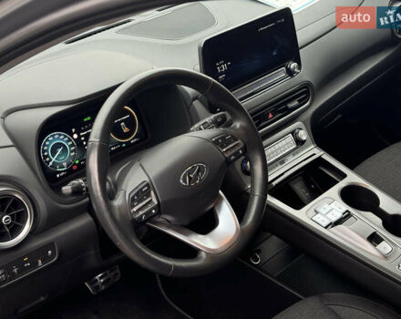 Серый Хендай Kona Electric, объемом двигателя 0 л и пробегом 65 тыс. км за 17999 $, фото 25 на Automoto.ua