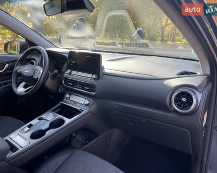 Серый Хендай Kona Electric, объемом двигателя 0 л и пробегом 48 тыс. км за 17390 $, фото 22 на Automoto.ua