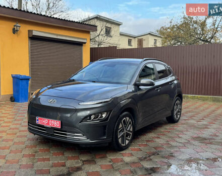Серый Хендай Kona Electric, объемом двигателя 0 л и пробегом 77 тыс. км за 15999 $, фото 1 на Automoto.ua