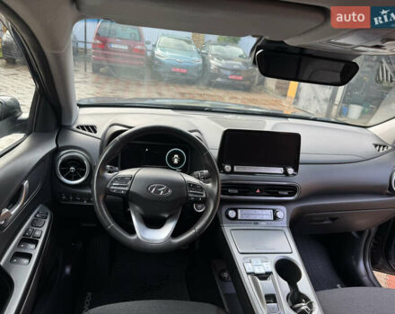 Серый Хендай Kona Electric, объемом двигателя 0 л и пробегом 77 тыс. км за 15999 $, фото 28 на Automoto.ua
