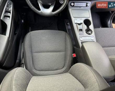 Серый Хендай Kona Electric, объемом двигателя 0 л и пробегом 77 тыс. км за 15999 $, фото 29 на Automoto.ua