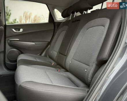 Серый Хендай Kona Electric, объемом двигателя 0 л и пробегом 87 тыс. км за 19552 $, фото 70 на Automoto.ua