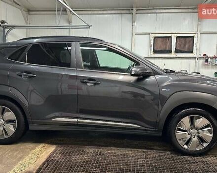 Серый Хендай Kona Electric, объемом двигателя 0 л и пробегом 65 тыс. км за 19900 $, фото 26 на Automoto.ua