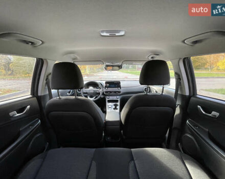 Серый Хендай Kona Electric, объемом двигателя 0 л и пробегом 48 тыс. км за 17390 $, фото 34 на Automoto.ua