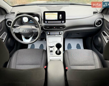 Серый Хендай Kona Electric, объемом двигателя 0 л и пробегом 87 тыс. км за 19552 $, фото 59 на Automoto.ua