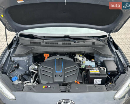 Сірий Хендай Kona Electric, об'ємом двигуна 0 л та пробігом 52 тис. км за 16450 $, фото 78 на Automoto.ua